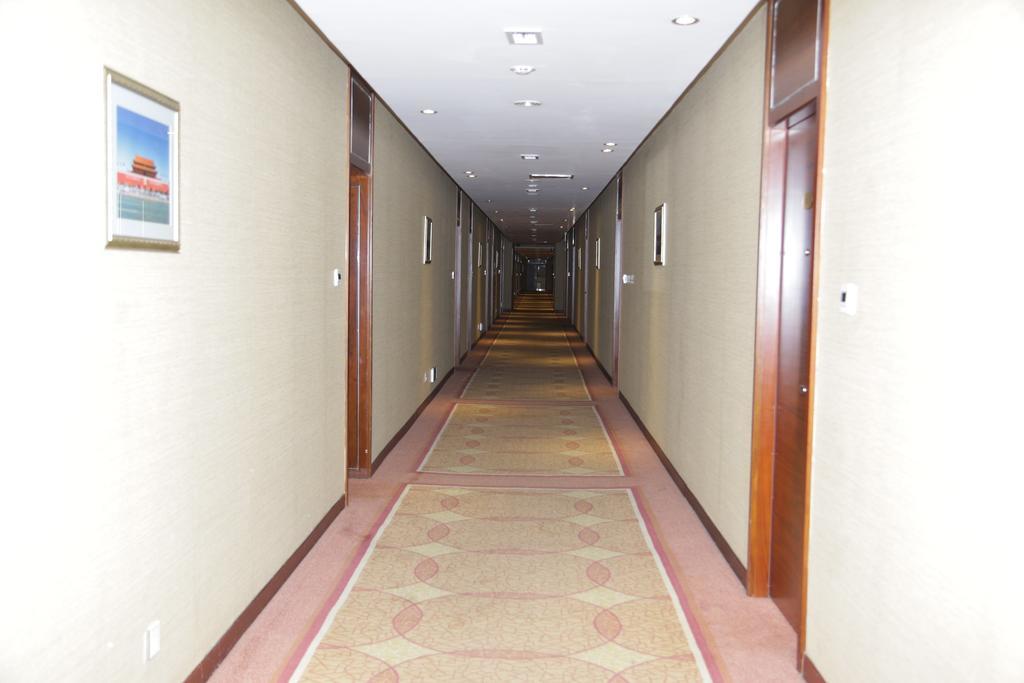 Soluxe Hotel Alma-Ata Buitenkant foto