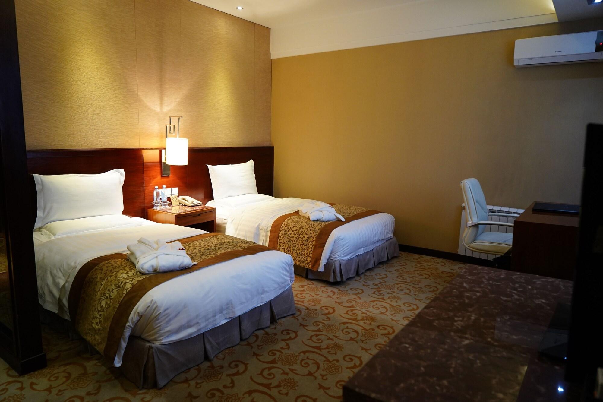 Soluxe Hotel Alma-Ata Buitenkant foto