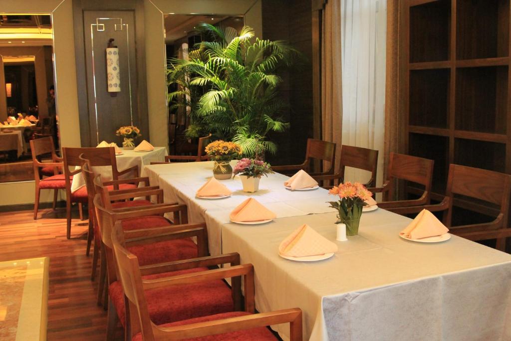 Soluxe Hotel Alma-Ata Buitenkant foto