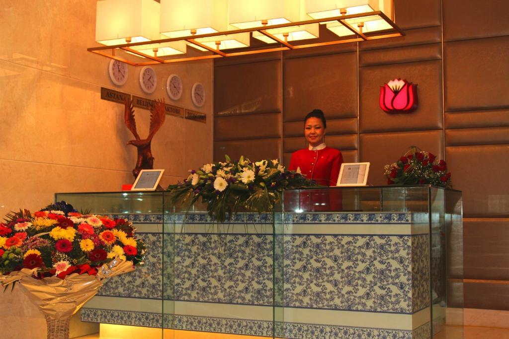 Soluxe Hotel Alma-Ata Buitenkant foto