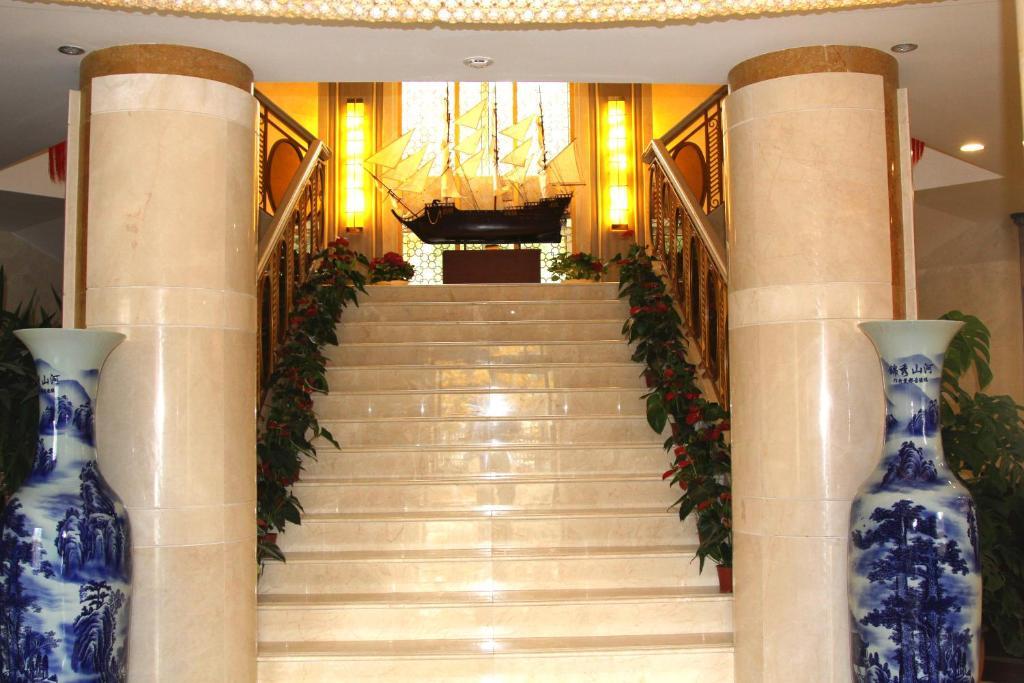 Soluxe Hotel Alma-Ata Buitenkant foto