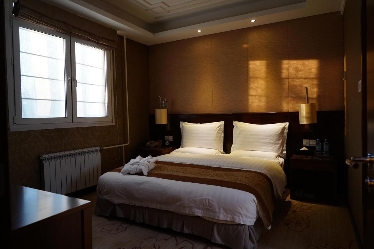 Soluxe Hotel Alma-Ata Buitenkant foto