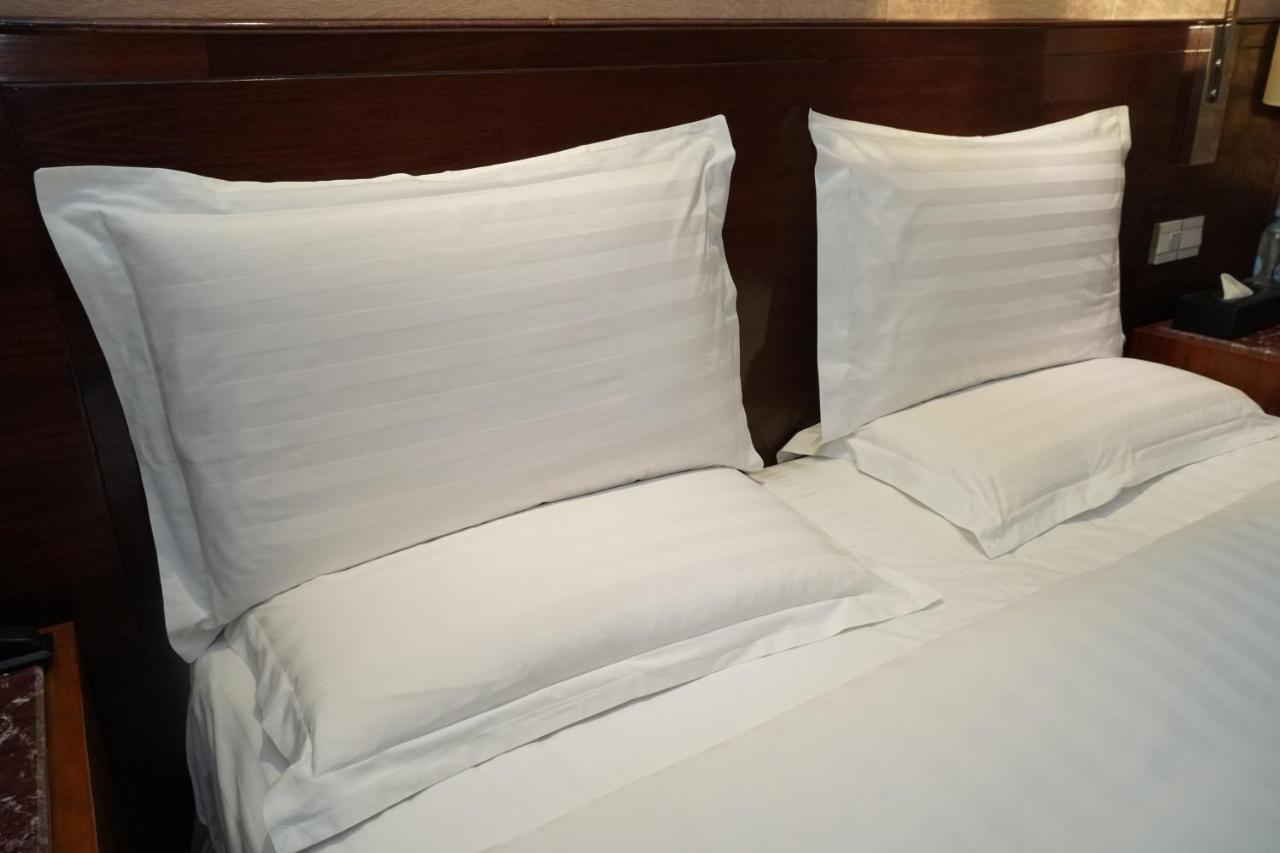 Soluxe Hotel Alma-Ata Buitenkant foto