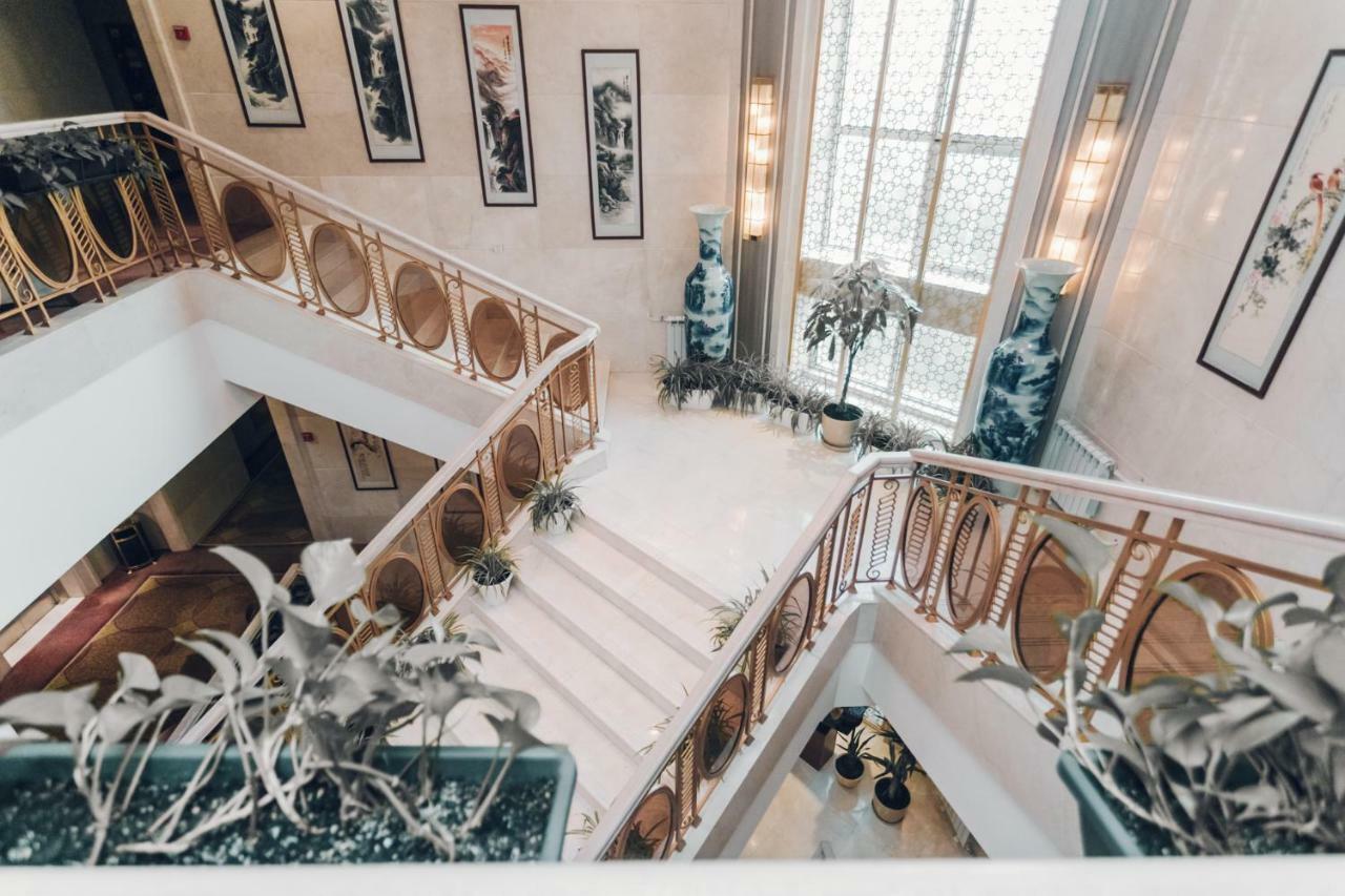 Soluxe Hotel Alma-Ata Buitenkant foto