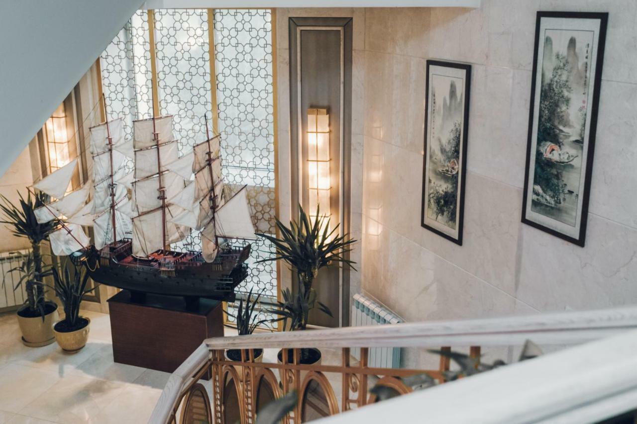 Soluxe Hotel Alma-Ata Buitenkant foto